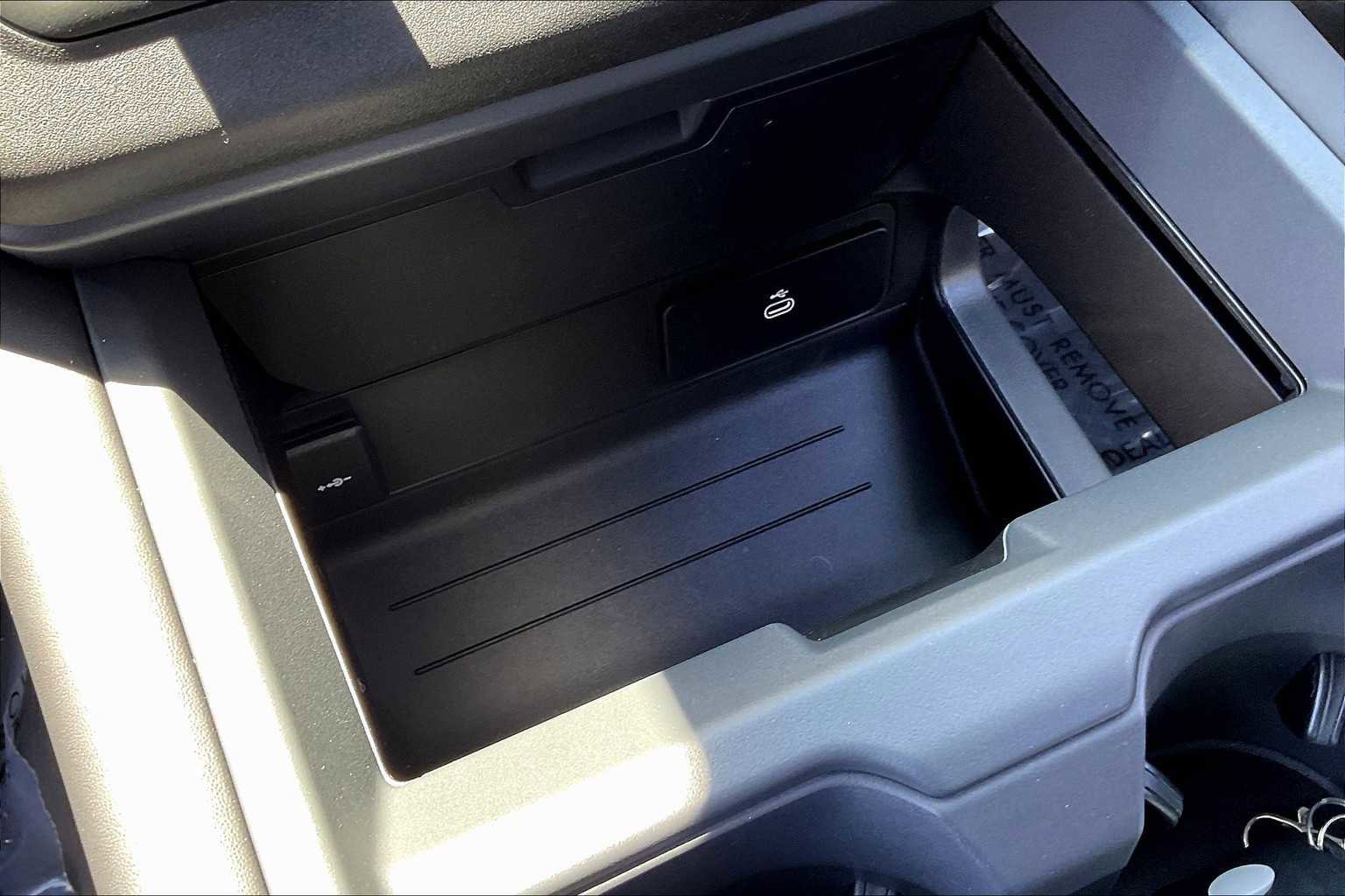 New 2025 Land Rover Defender 110 X-Dynamic SE image 21