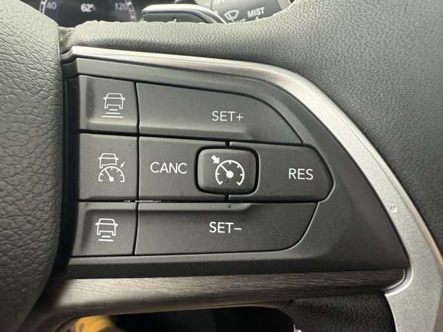 New 2025 Jeep Grand Cherokee Limited w/ Luxury Tech Group II image 16