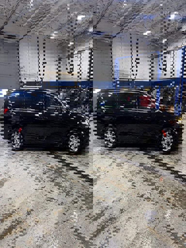 Used 2024 Chrysler Voyager LX image 6