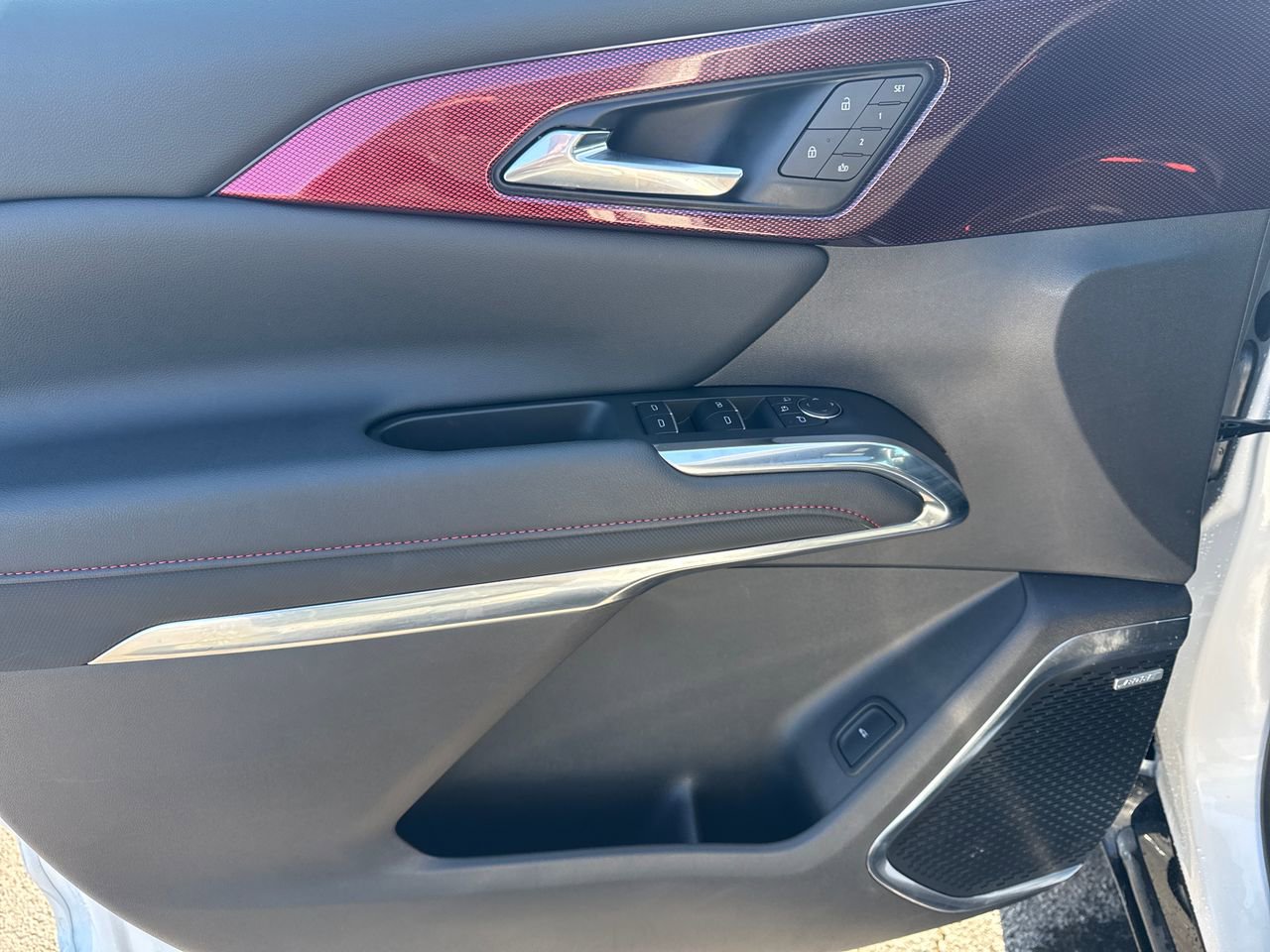 Used 2025 Chevrolet Traverse RS image 17