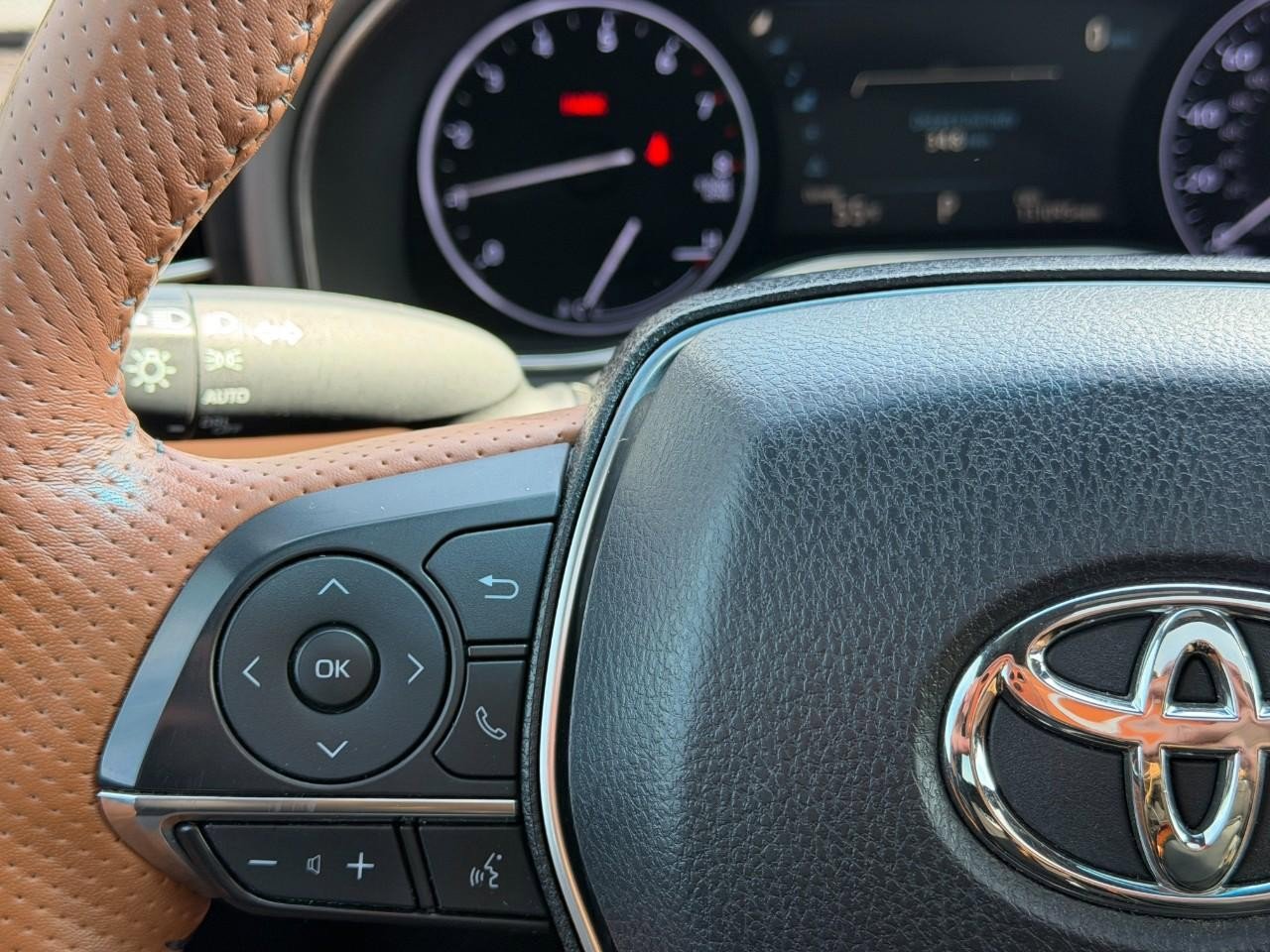 Used 2019 Toyota Avalon Limited image 22