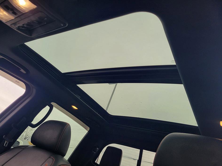 Used 2021 Nissan Titan PRO-4X w/ Pro-4x Convenience Package image 17