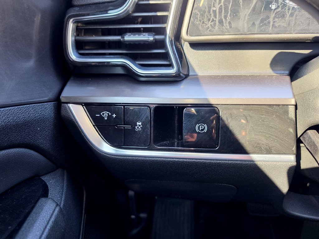 Used 2024 Kia Sportage EX FWD image 21