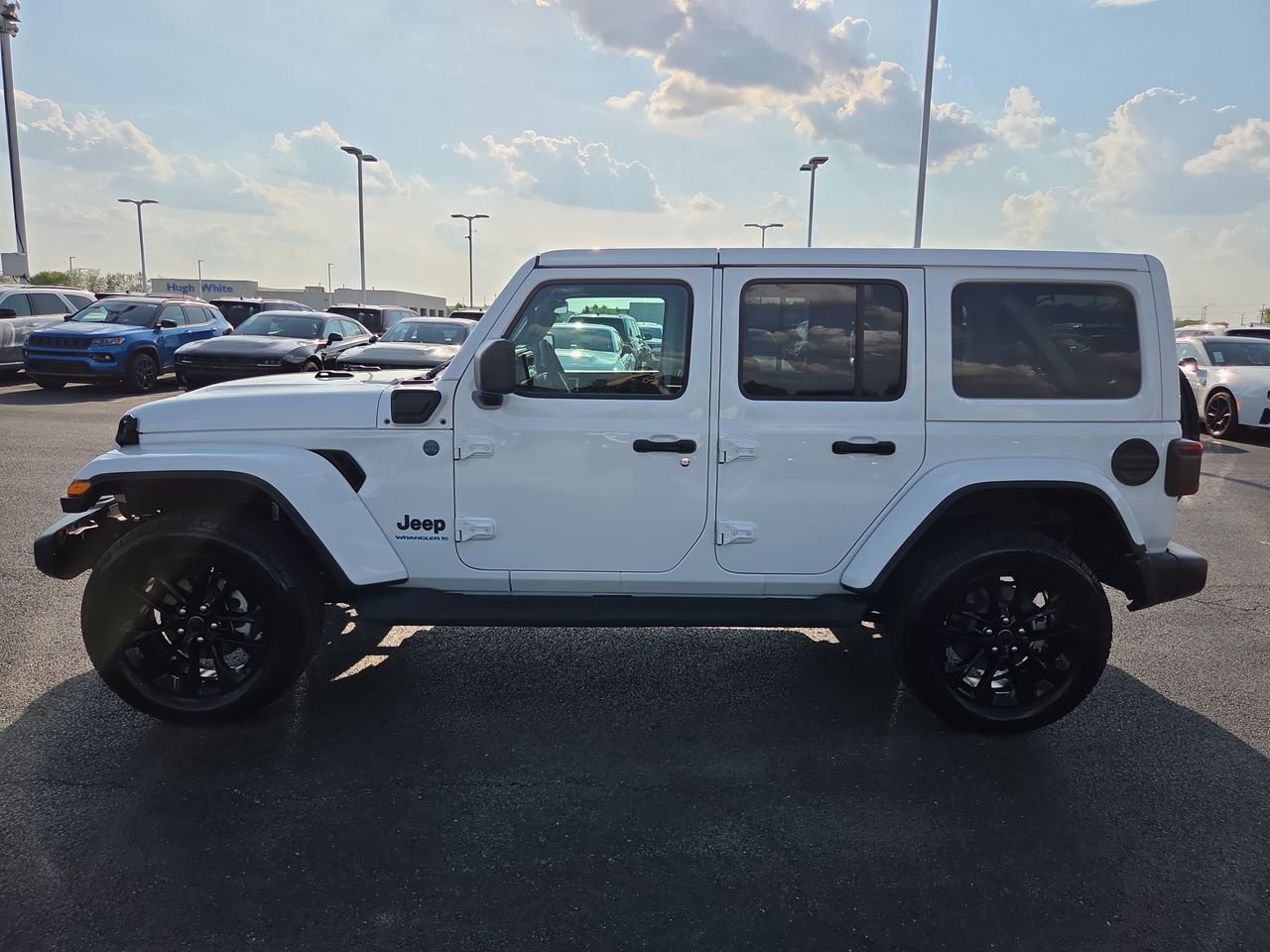 Used 2025 Jeep Wrangler Unlimited Sahara AWD/4WD image 4