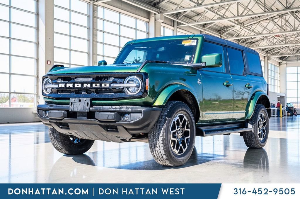 Used 2025 Ford Bronco Outer Banks image 1