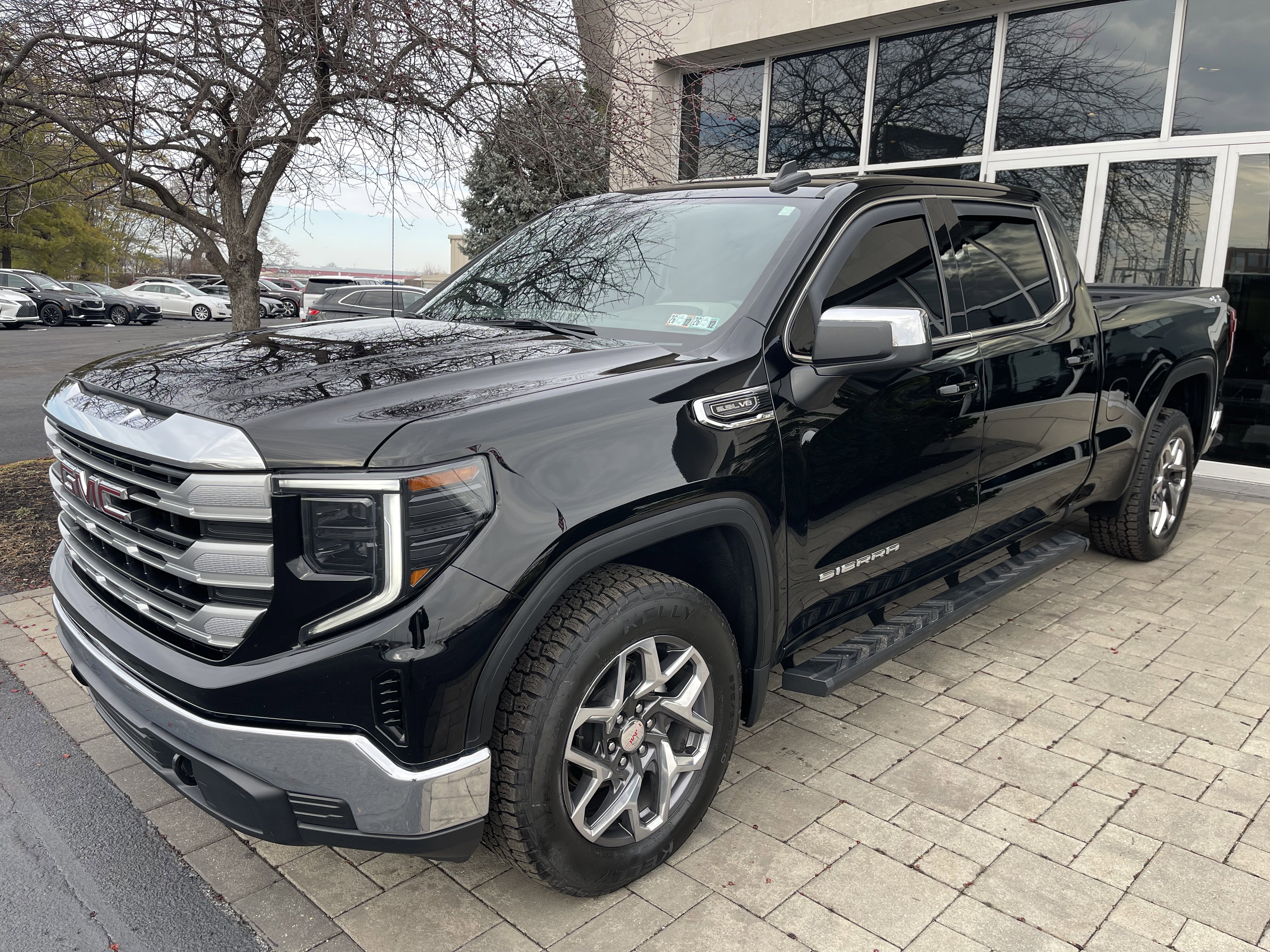 Used 2023 GMC Sierra 1500 SLE image 3