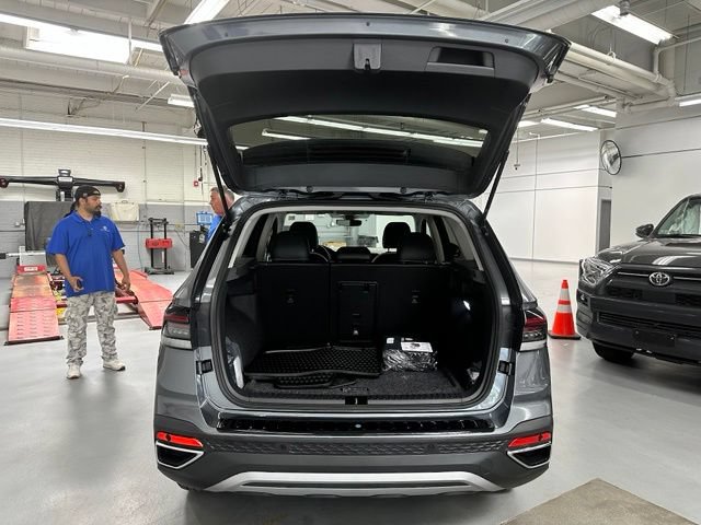 Used 2025 Volkswagen Taos SE AWD/4WD image 13