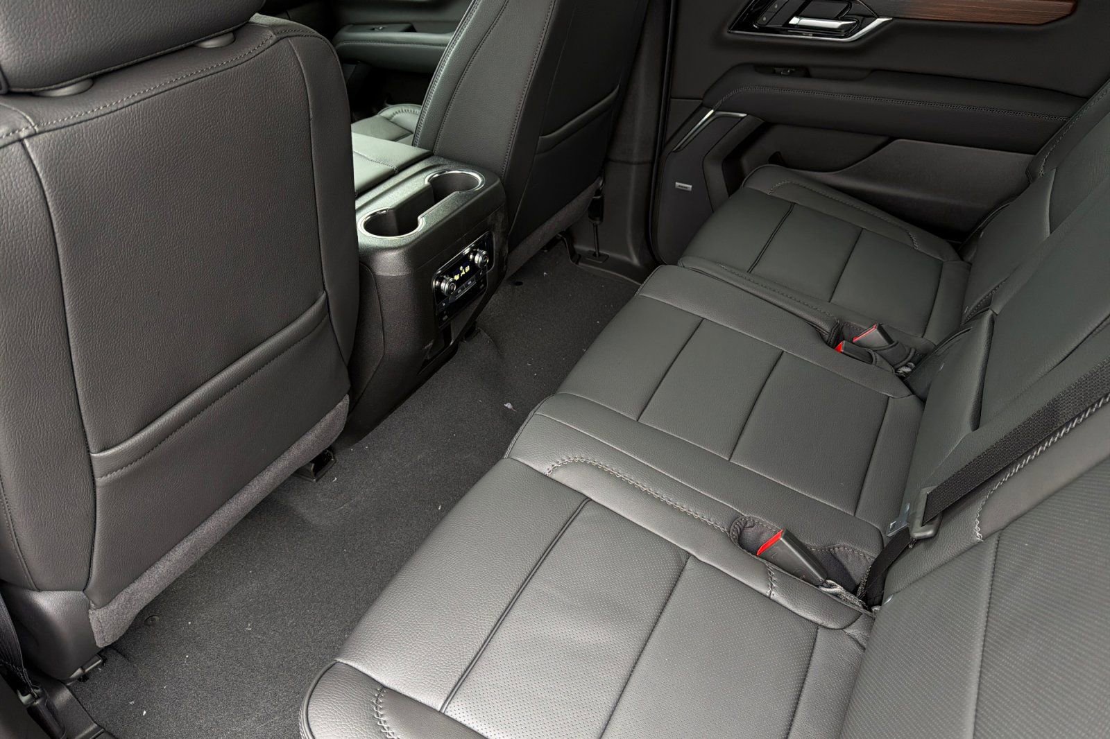 New 2026 GMC Yukon XL Denali image 12