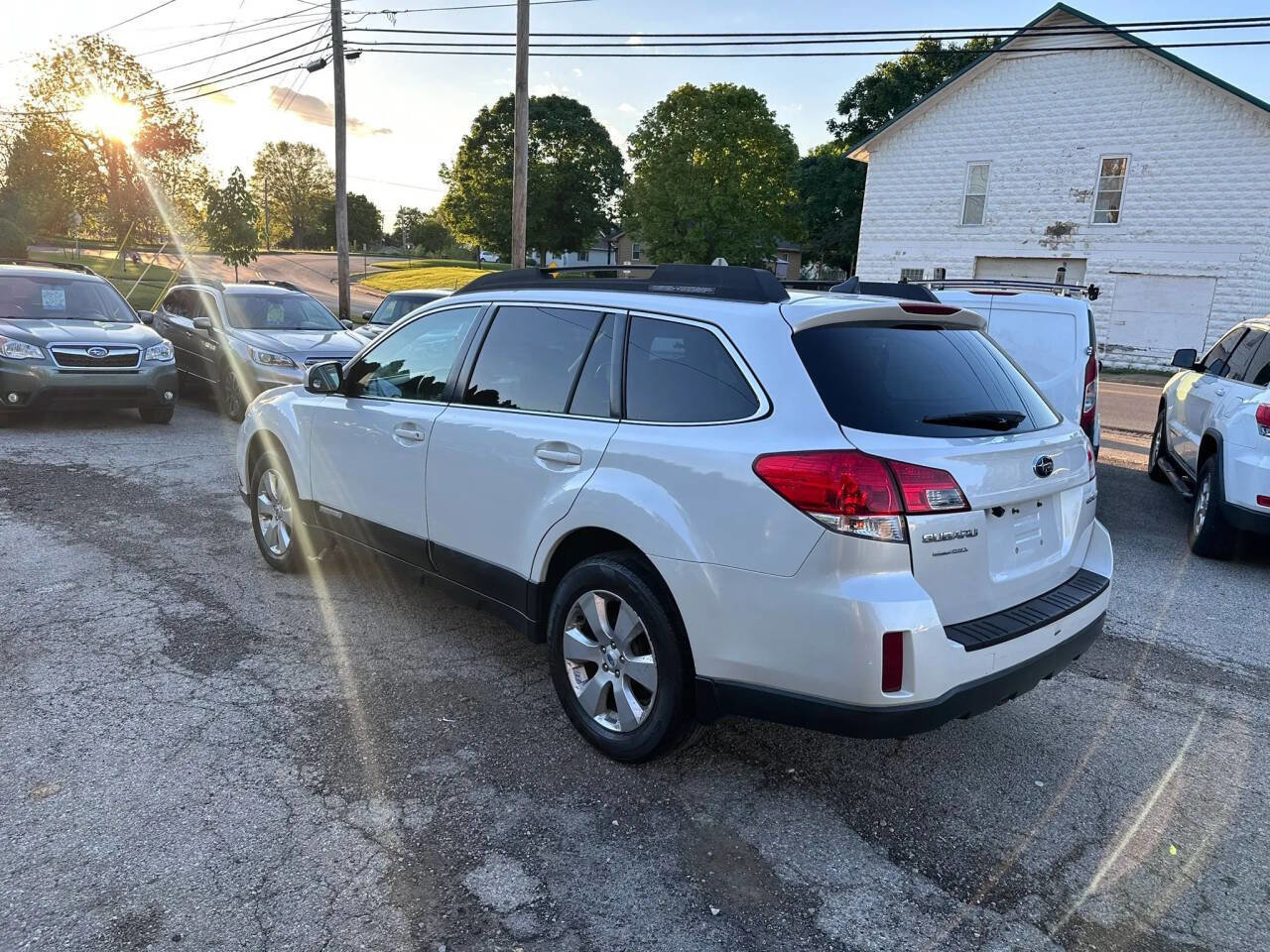 Used 2012 Subaru Outback 2.5i Limited w/ Moonroof Pkg AWD/4WD image 7