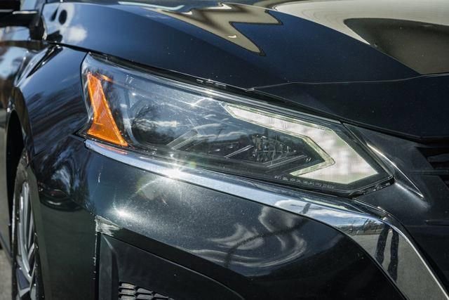 Used 2023 Nissan Altima 2.5 SV w/ SV Premium Package image 16