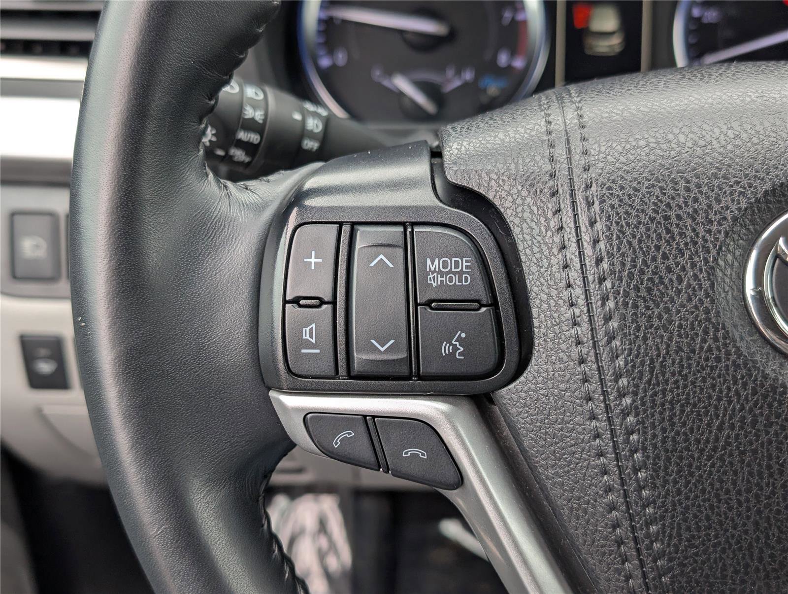 Used 2019 Toyota Highlander XLE image 23