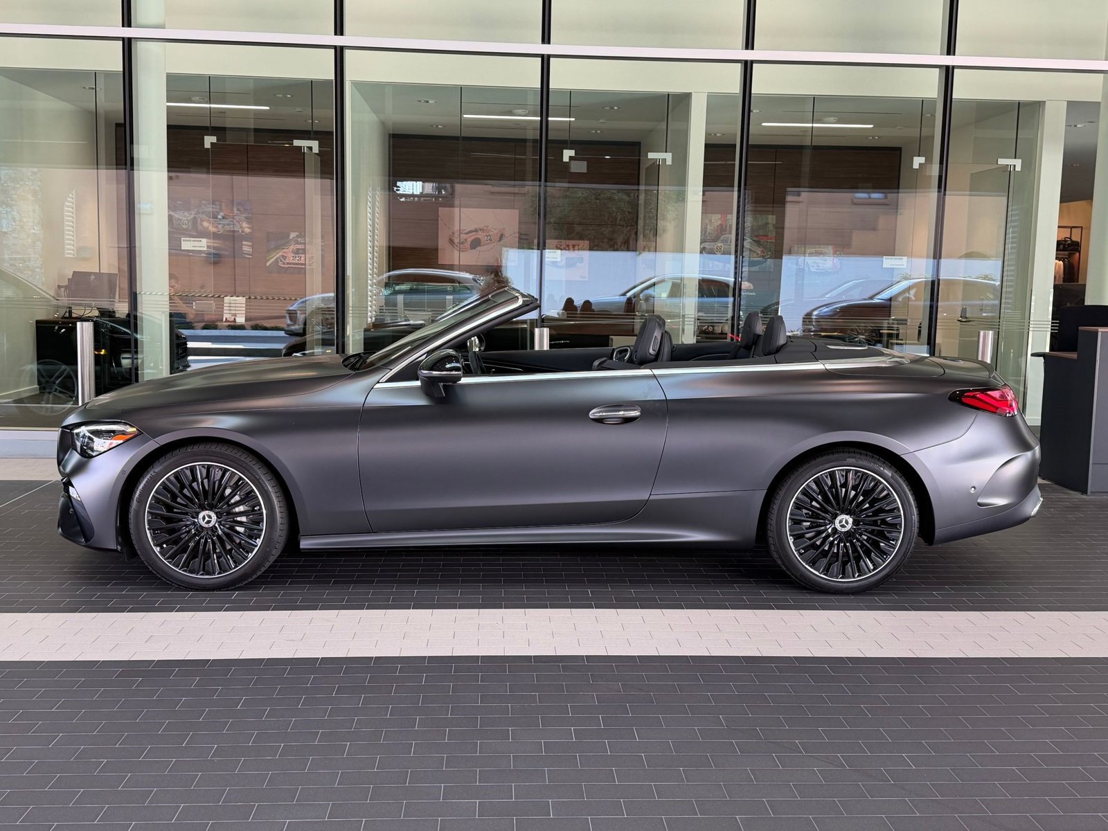 Used 2026 Mercedes-Benz CLE 300 4MATIC Cabriolet image 2
