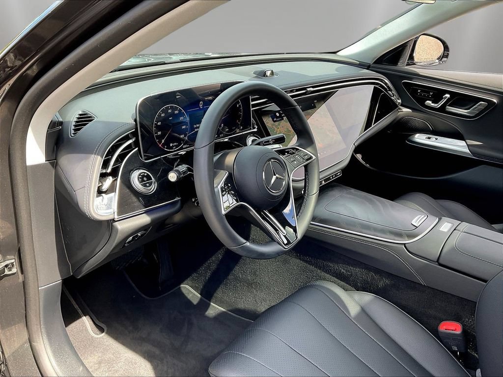 Certified 2025 Mercedes-Benz E 350 4MATIC Sedan w/ MBUS Superscreen Package image 19
