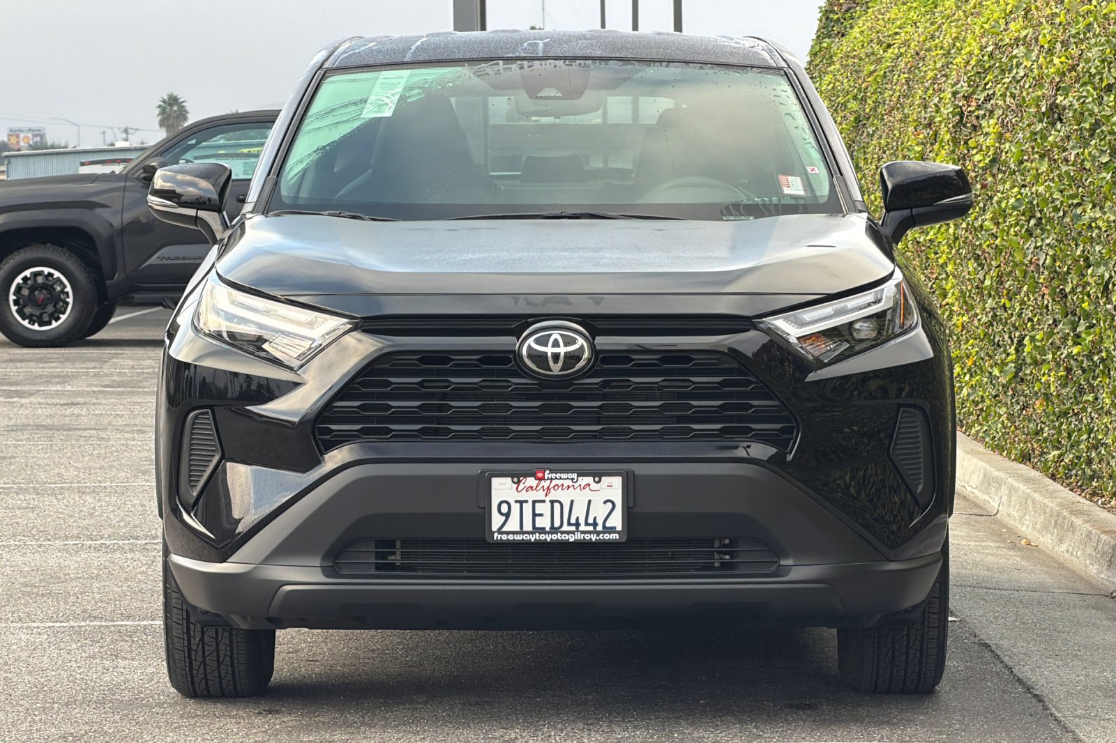 Used 2025 Toyota RAV4 LE AWD/4WD image 10