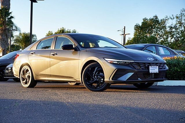 New 2026 Hyundai Elantra Sport FWD image 2