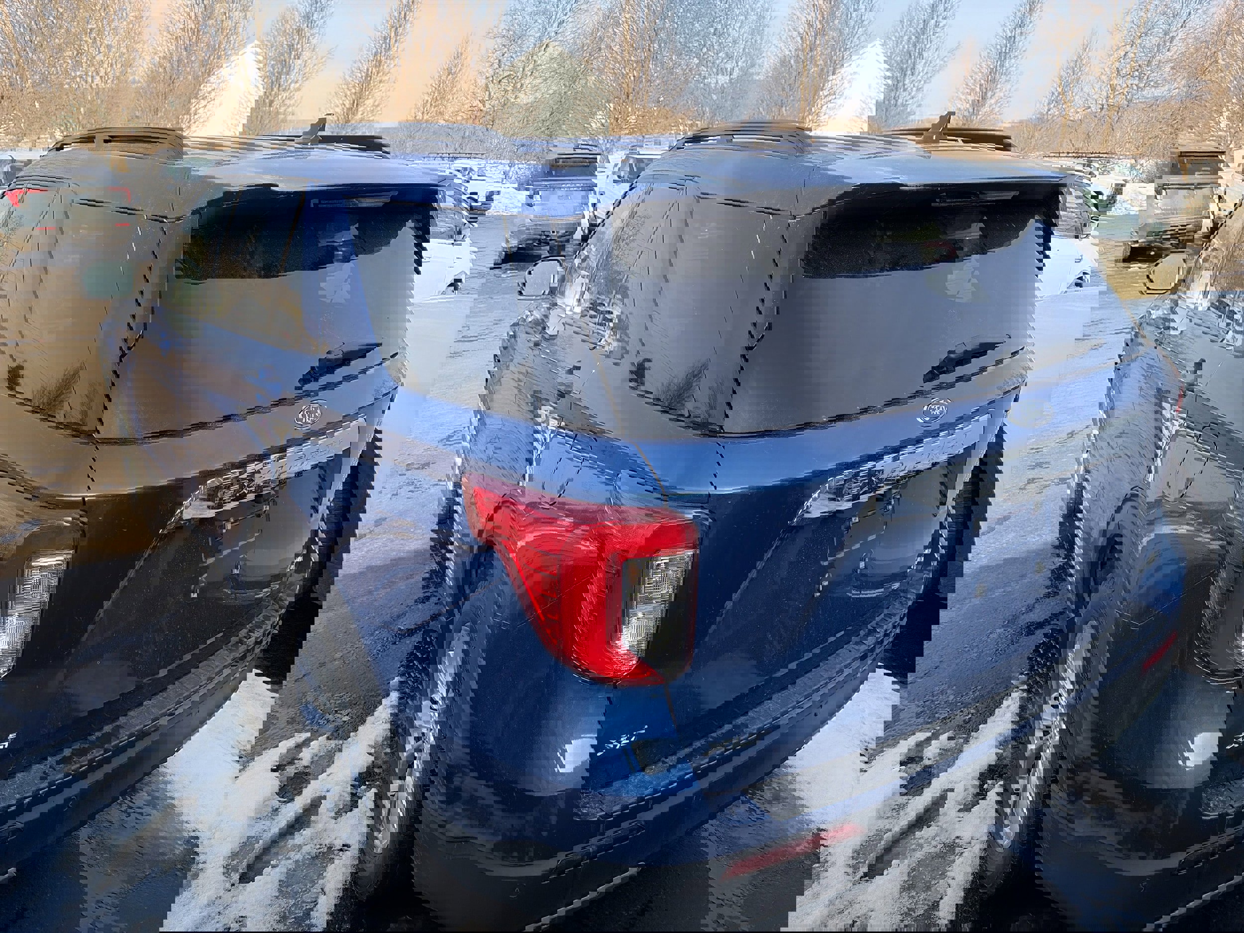 Used 2022 Ford Explorer XLT w/ Equipment Group 202A image 3