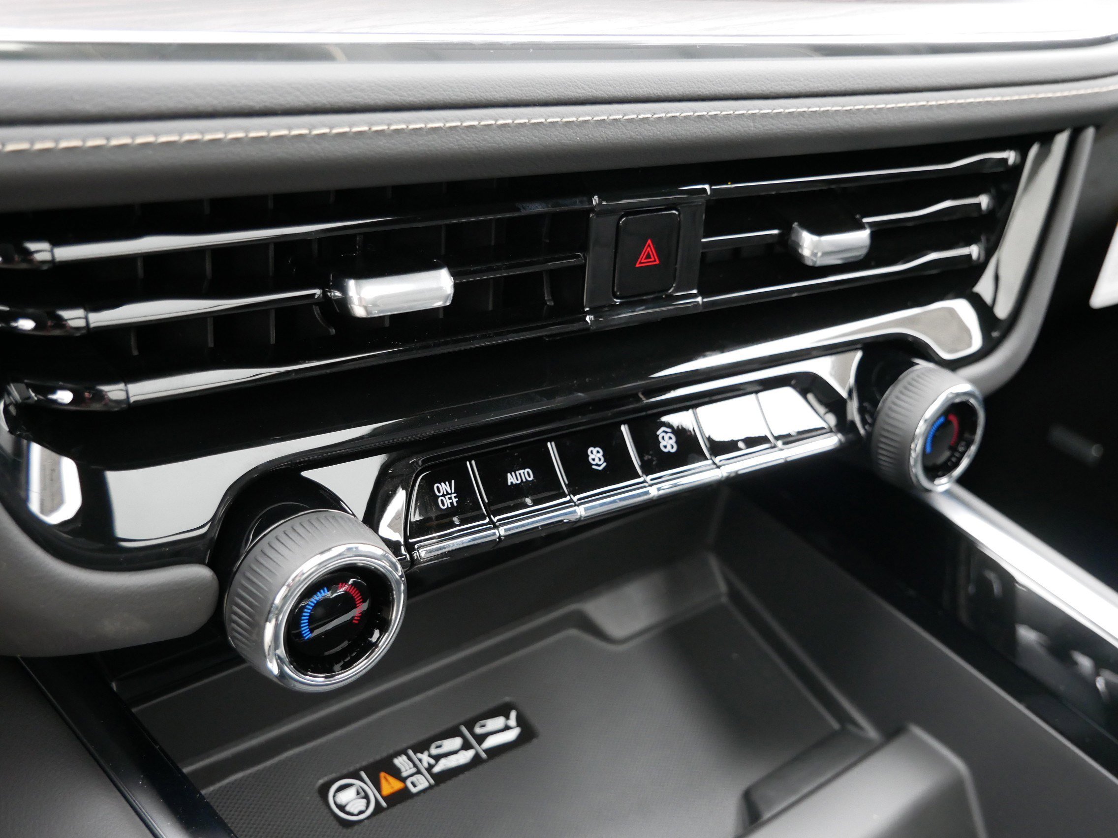 New 2026 Chevrolet Suburban Premier image 19