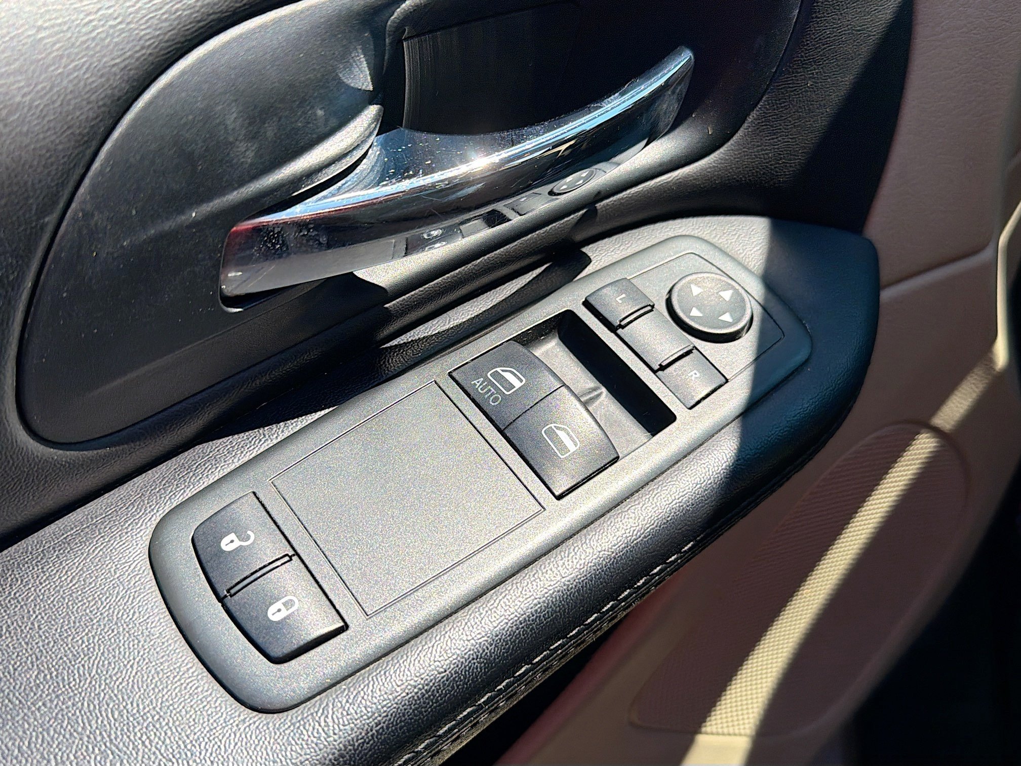 Used 2013 Dodge Grand Caravan SE FWD image 8