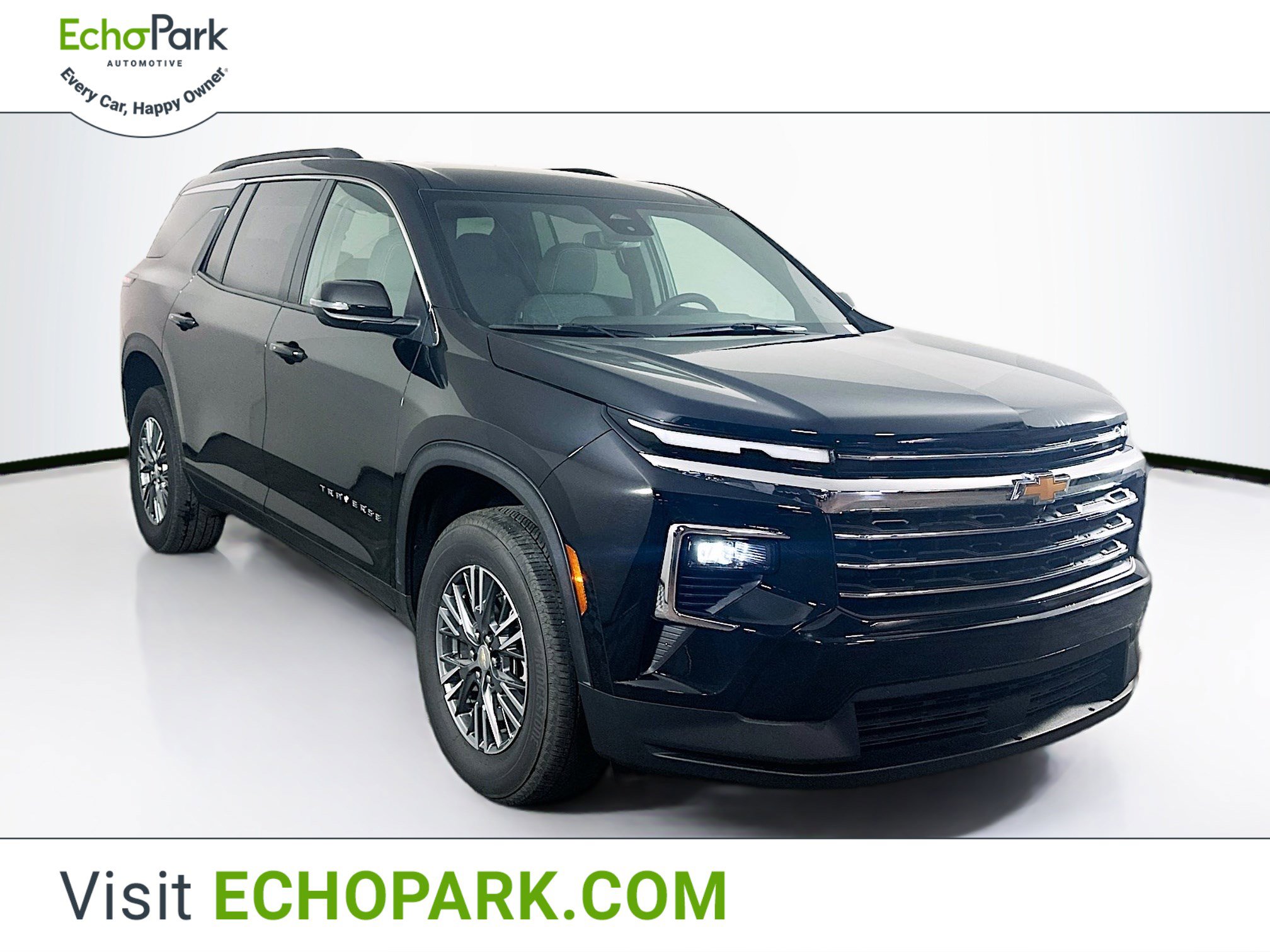 Used 2025 Chevrolet Traverse LT image 1