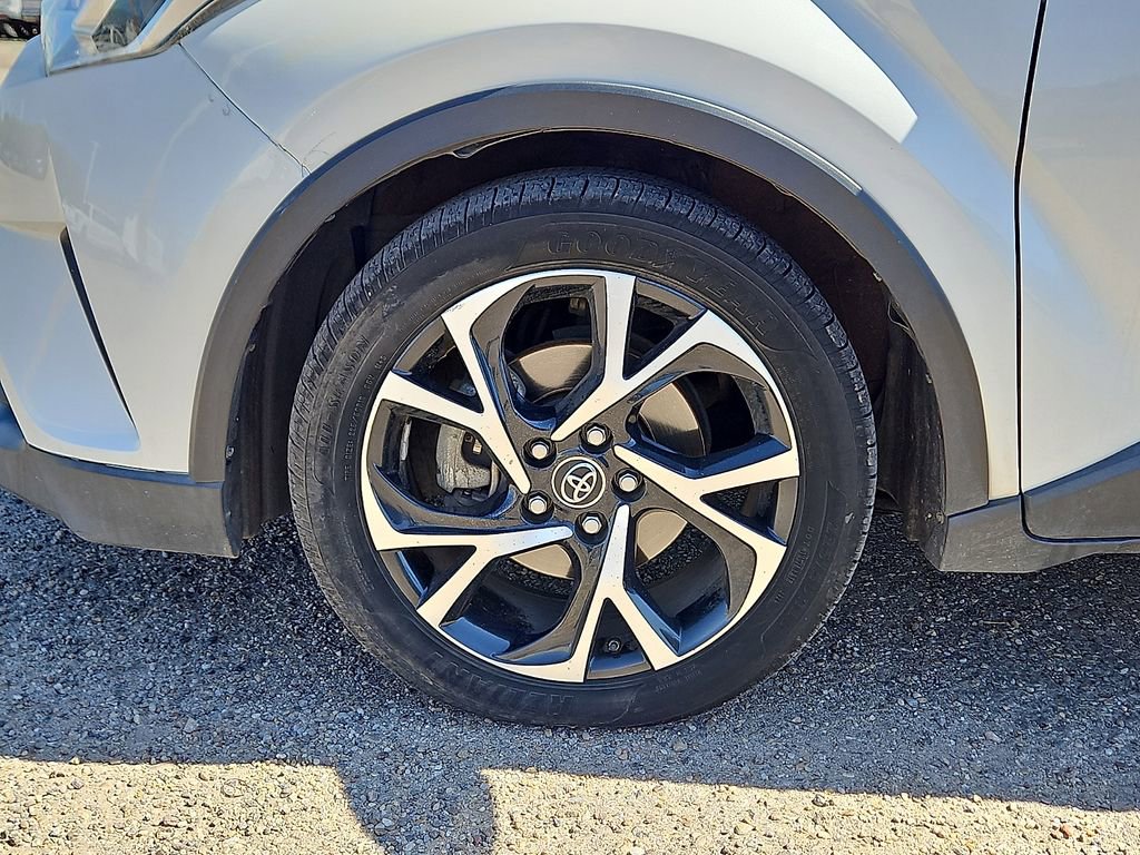 Used 2018 Toyota C-HR XLE FWD image 5