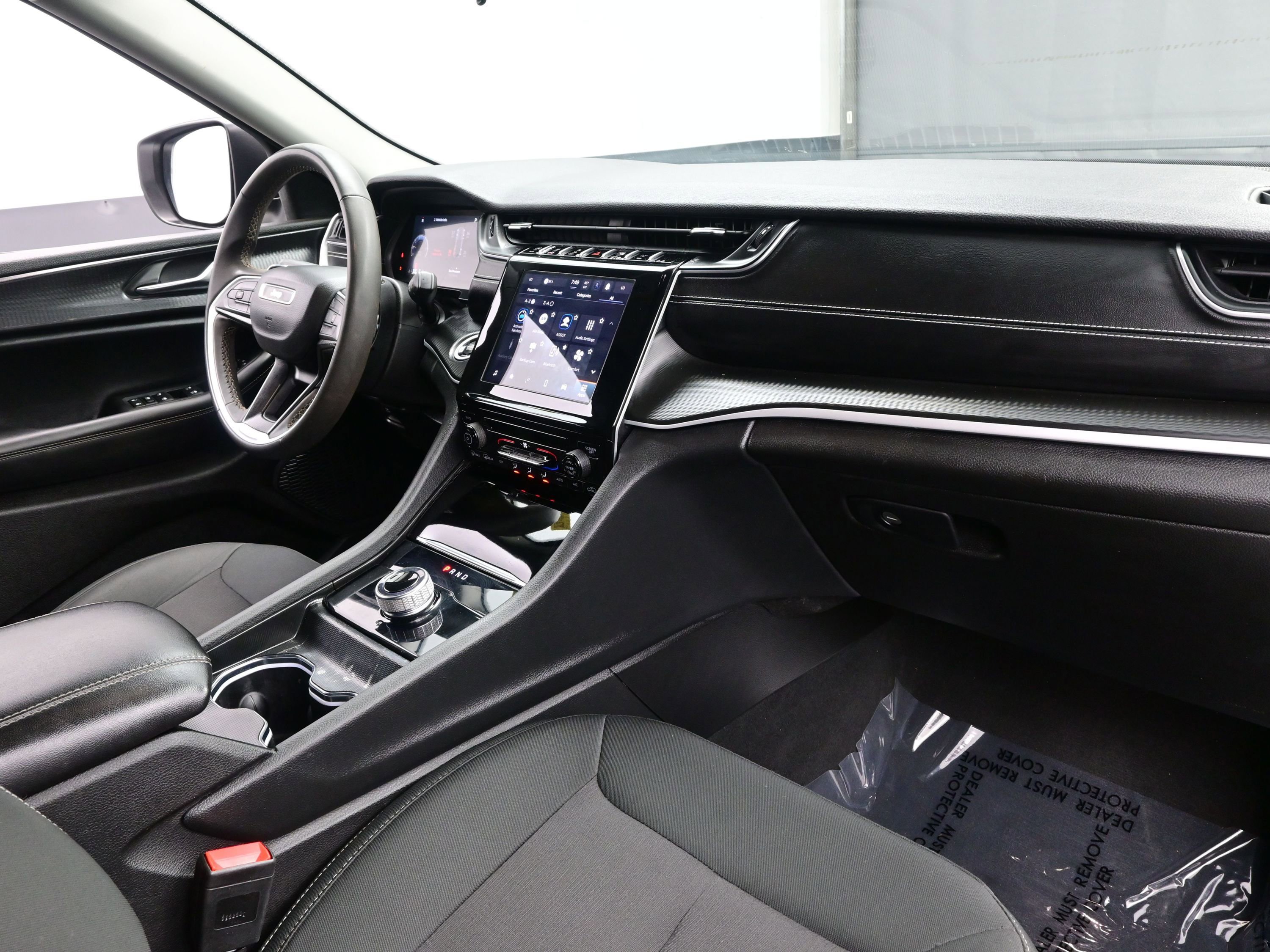 Used 2024 Jeep Grand Cherokee Laredo X image 15