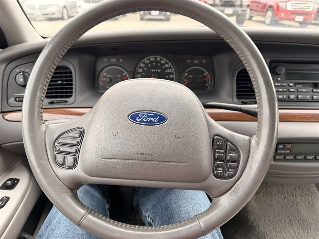 Used 2003 Ford Crown Victoria LX RWD image 15
