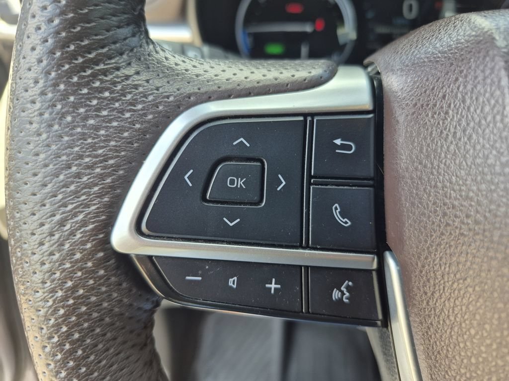 Used 2023 Toyota Sienna Platinum AWD/4WD image 21