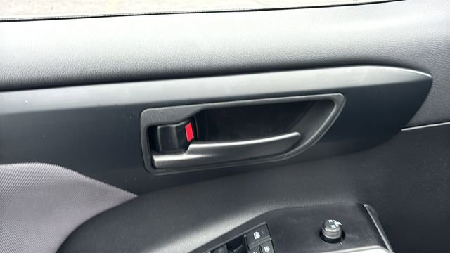 Used 2025 Toyota Highlander LE image 13