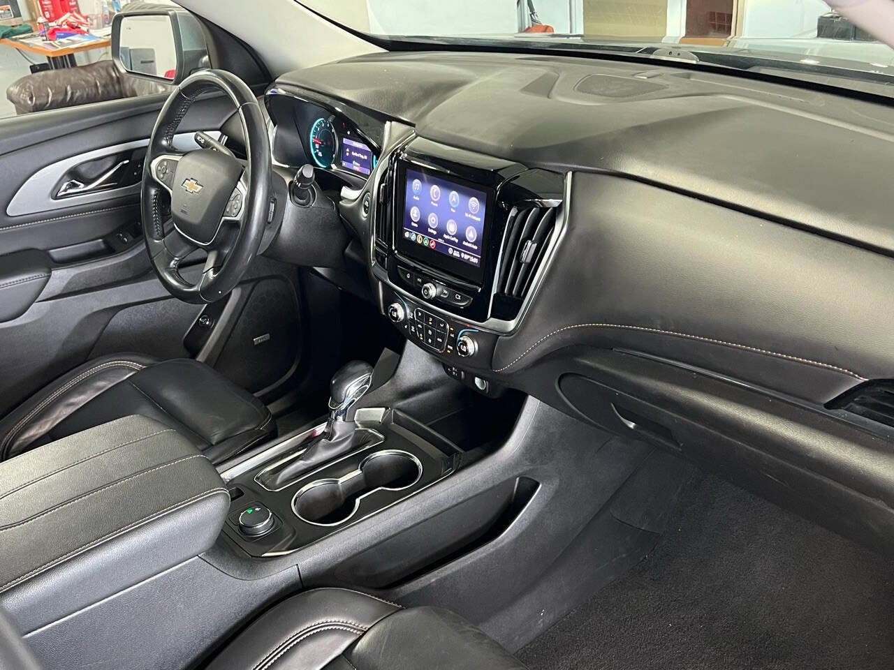 Used 2021 Chevrolet Traverse LT w/ LT Premium Package image 19