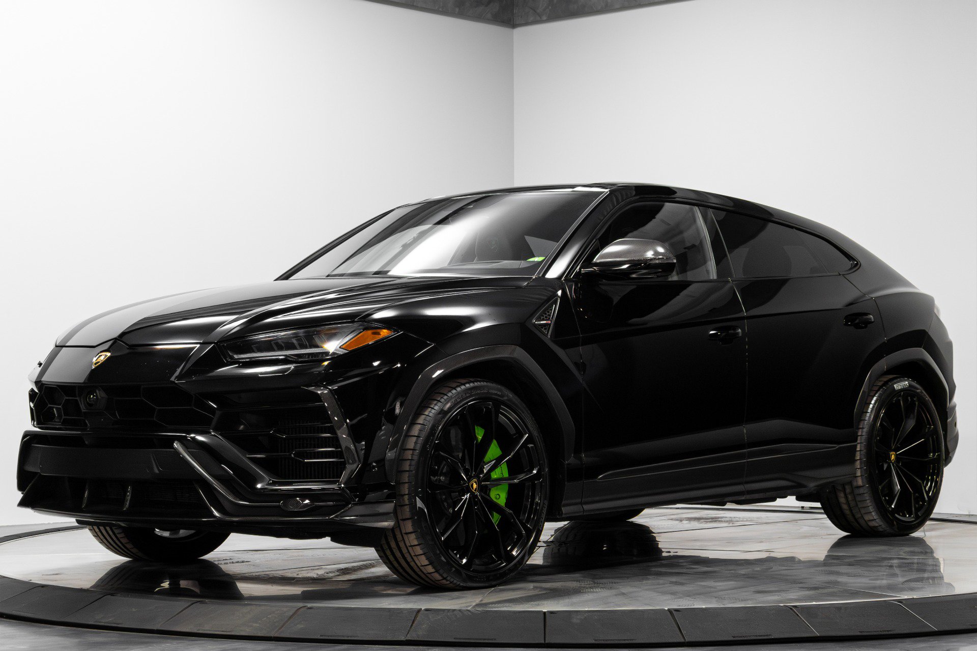 Used 2022 Lamborghini Urus image 2