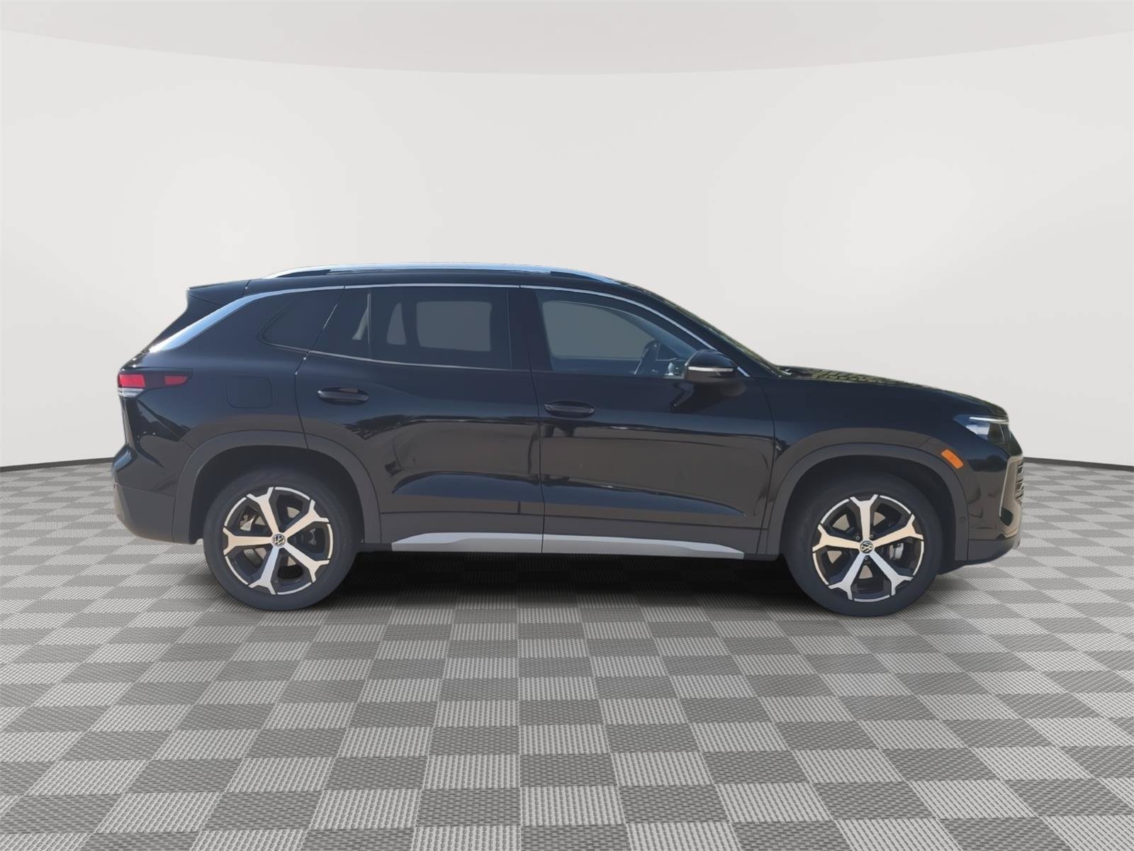 Certified 2025 Volkswagen Tiguan SE w/ Panoramic Sunroof Package AWD/4WD image 12