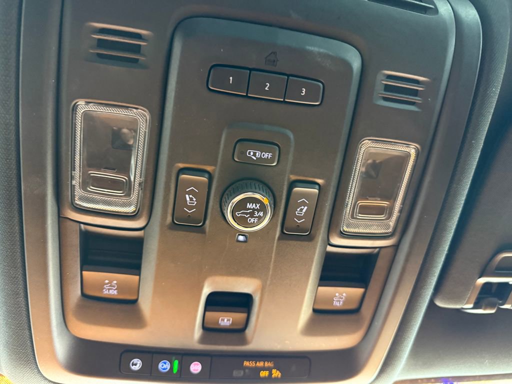 Used 2021 GMC Yukon XL Denali w/ Denali Premium Package image 17