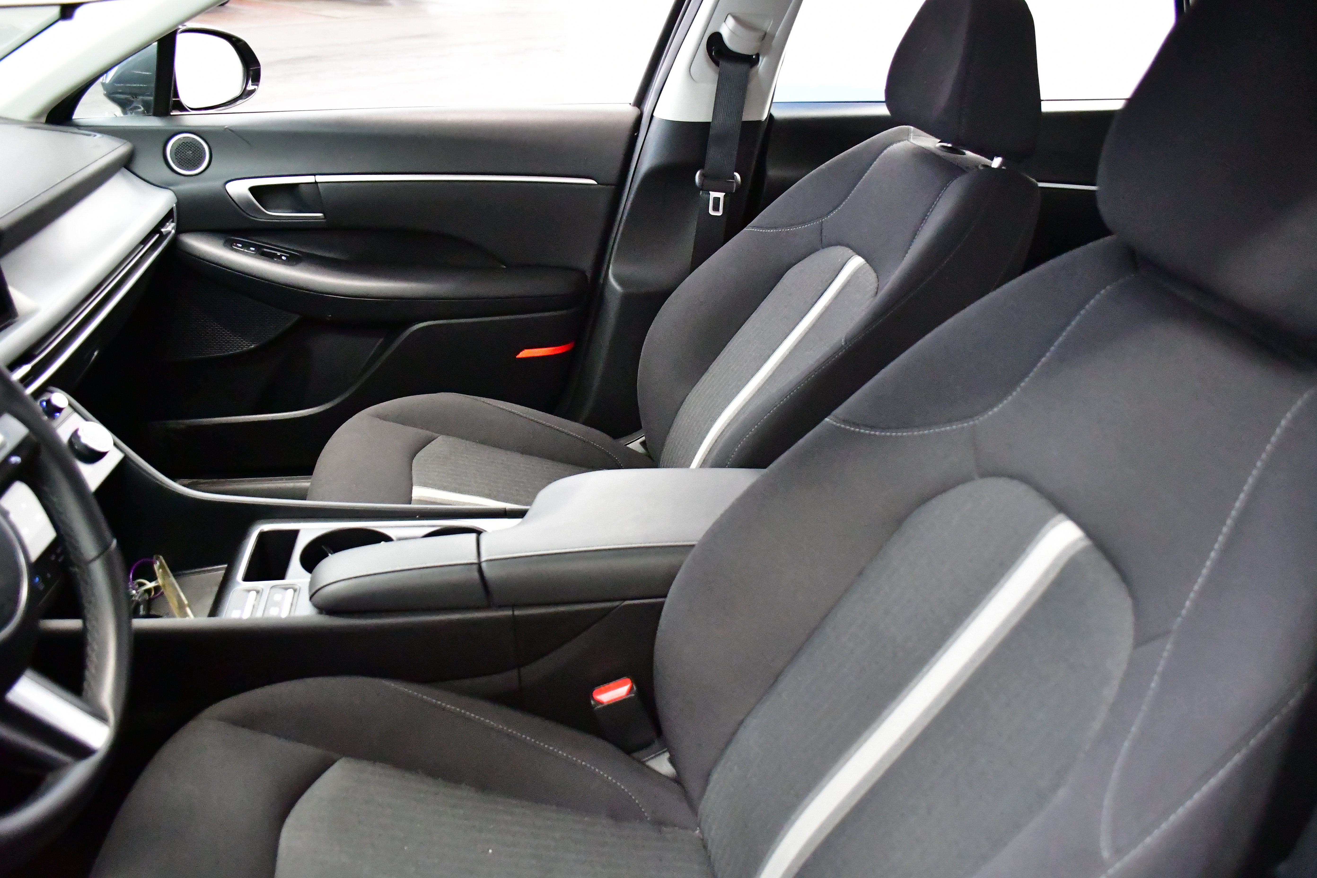 Used 2025 Hyundai Sonata SEL FWD image 9
