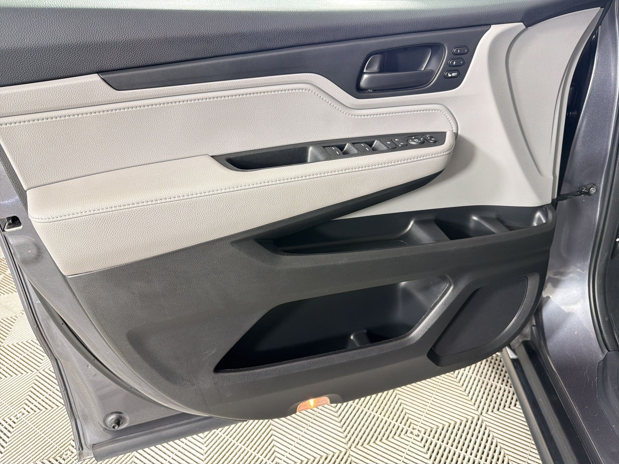 Used 2023 Honda Odyssey EX-L image 13