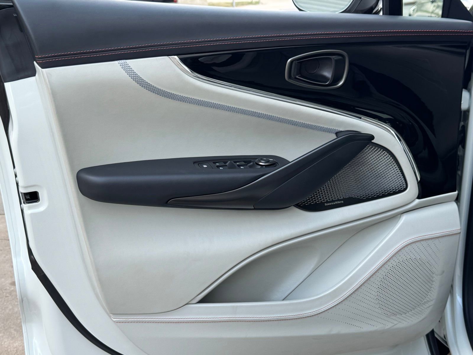 Used 2025 Aston Martin DBX 707 image 19