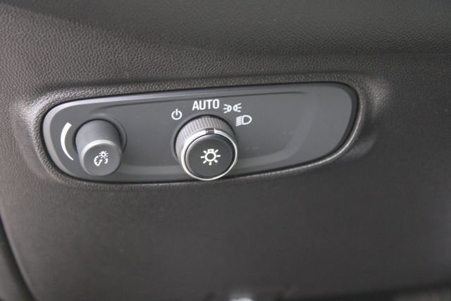 Used 2021 Chevrolet Equinox LS image 11