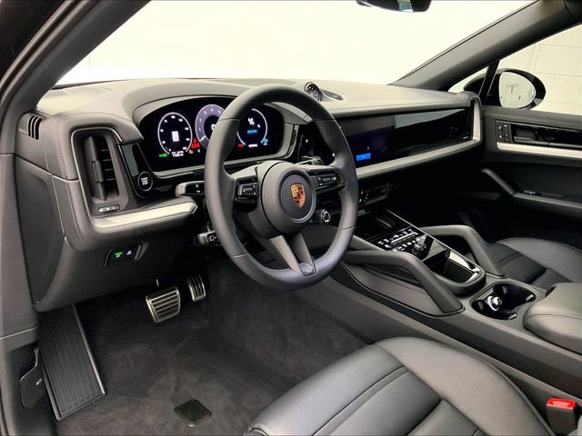 Used 2025 Porsche Cayenne S AWD/4WD image 4
