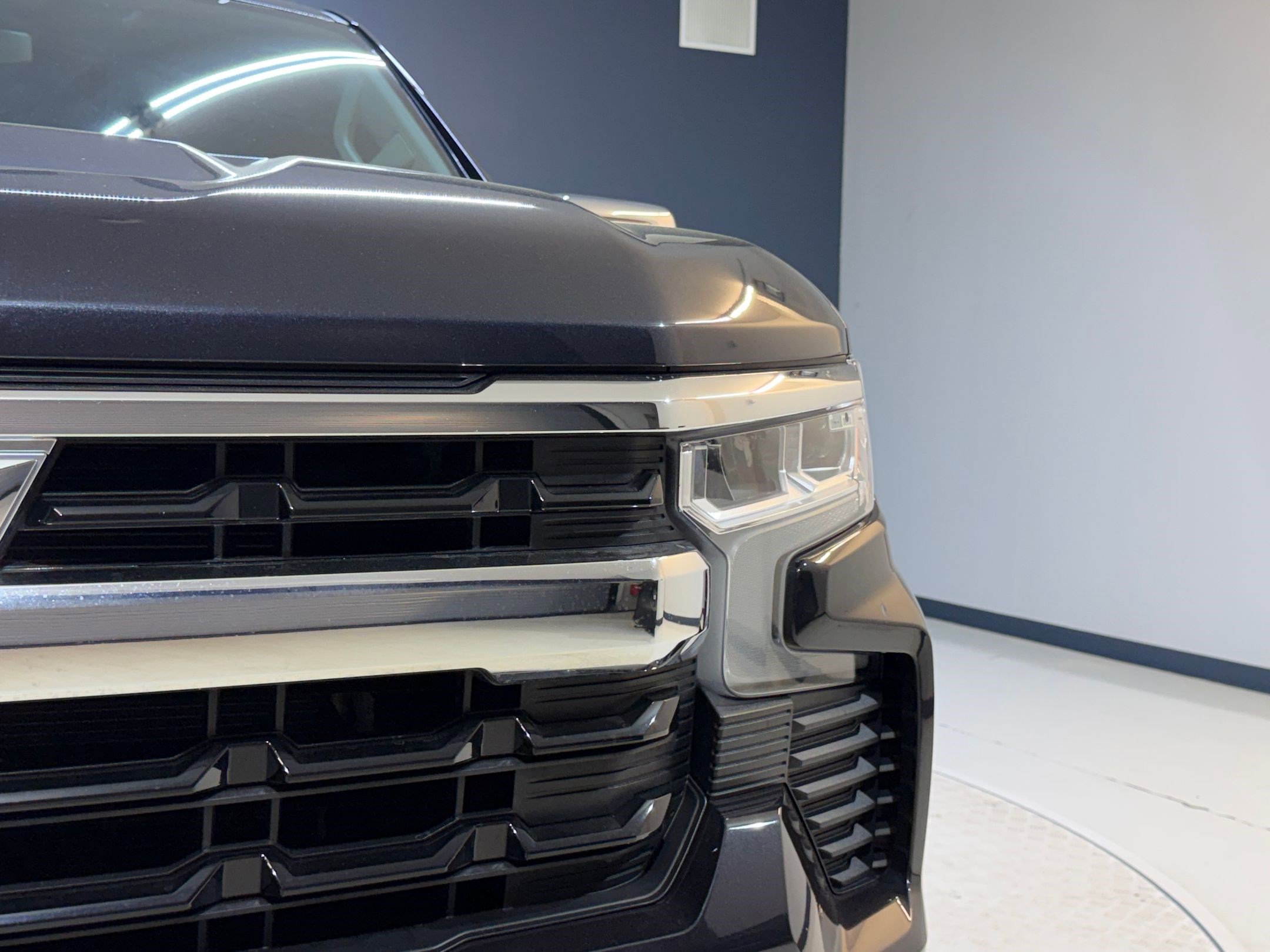 Used 2022 Chevrolet Silverado 1500 LT RWD image 11
