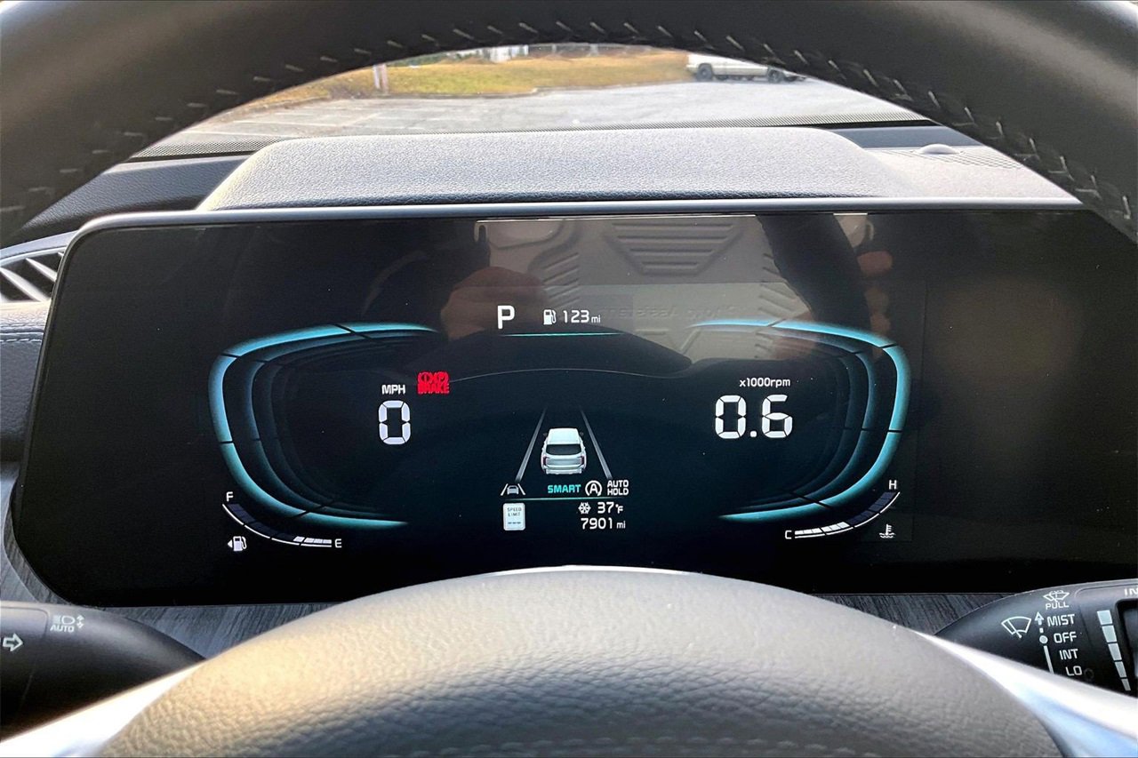 Used 2025 Kia Telluride EX w/ EX Captain's Chair Package image 9