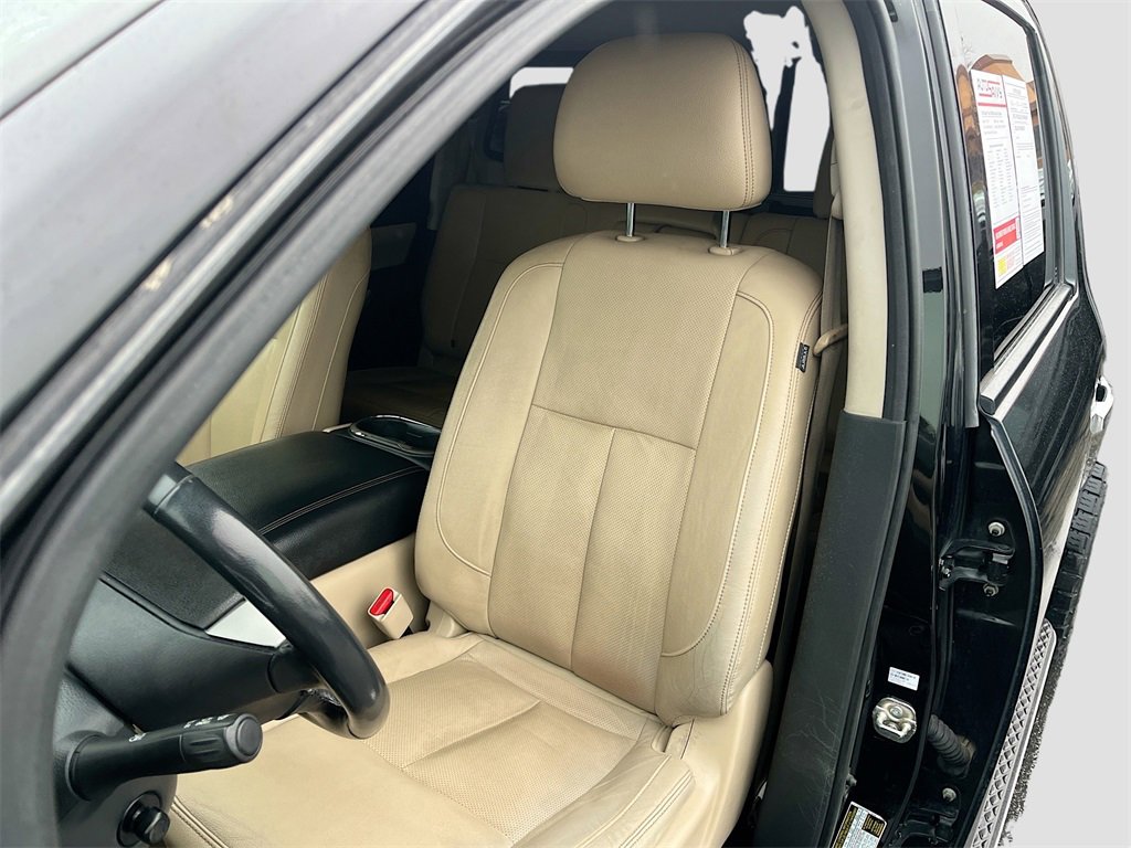 Used 2016 Nissan Titan SL image 20