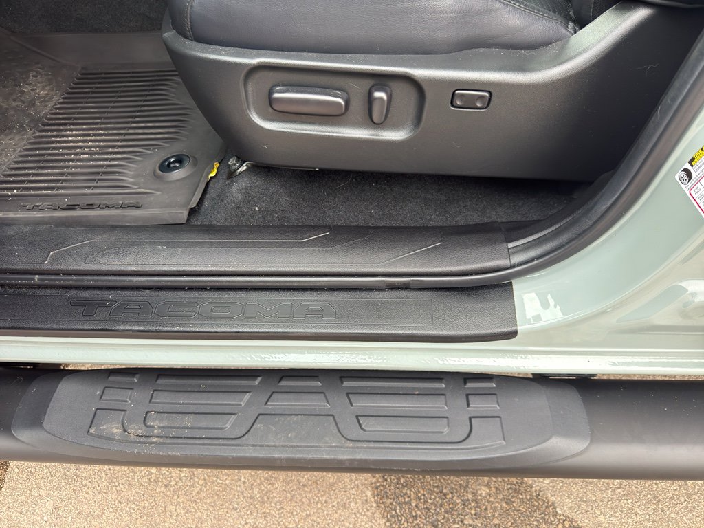 Used 2022 Toyota Tacoma TRD Off-Road w/ TRD Premium Off Road Package image 17