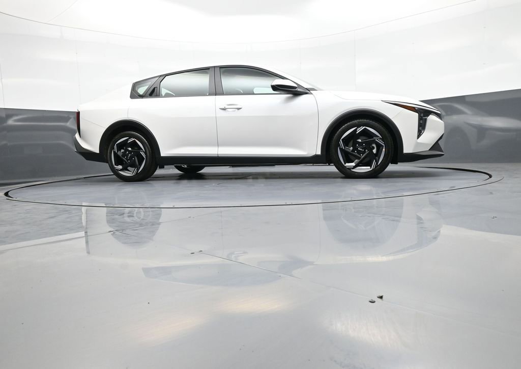 Certified 2025 Kia K4 EX FWD image 28