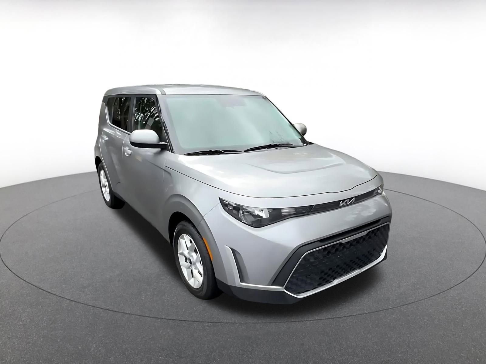 Used 2025 Kia Soul LX w/ LX Technology Package image 3