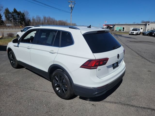 Used 2024 Volkswagen Tiguan SE w/ Panoramic Sunroof Package image 2
