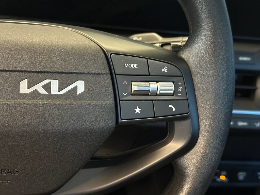 Used 2025 Kia K4 FWD image 12