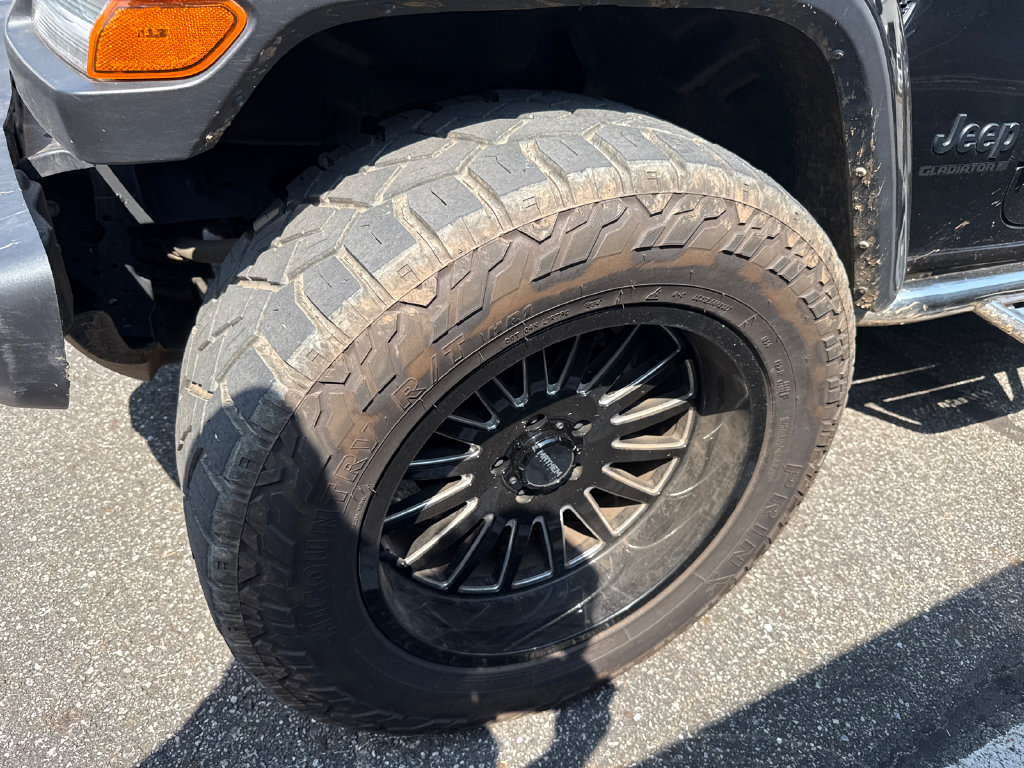 Used 2023 Jeep Gladiator Sport AWD/4WD image 7