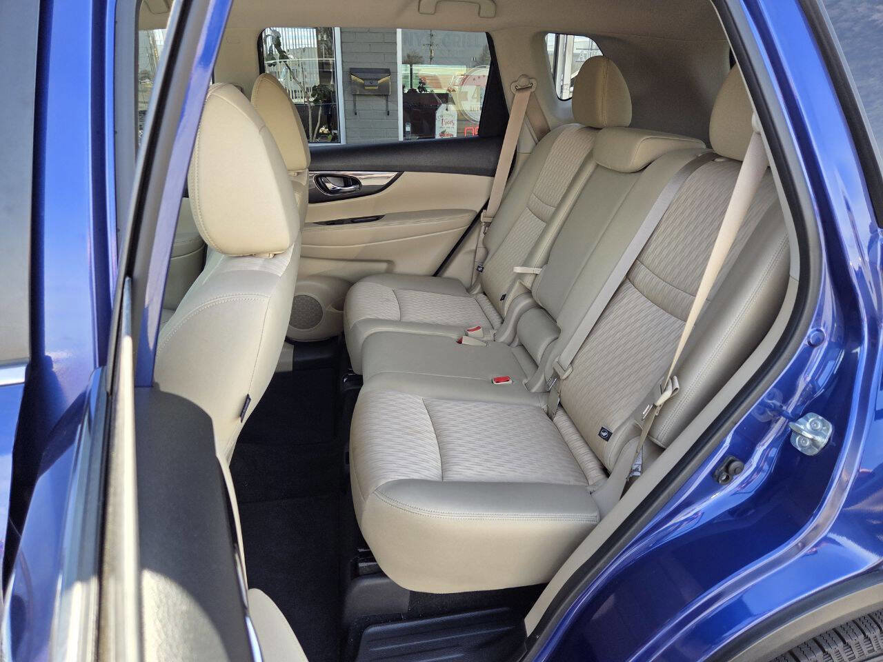 Used 2019 Nissan Rogue SV image 12