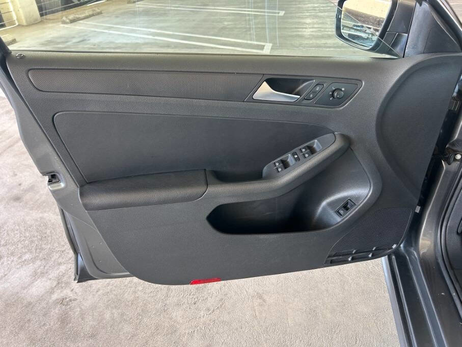Used 2012 Volkswagen Jetta SE image 17
