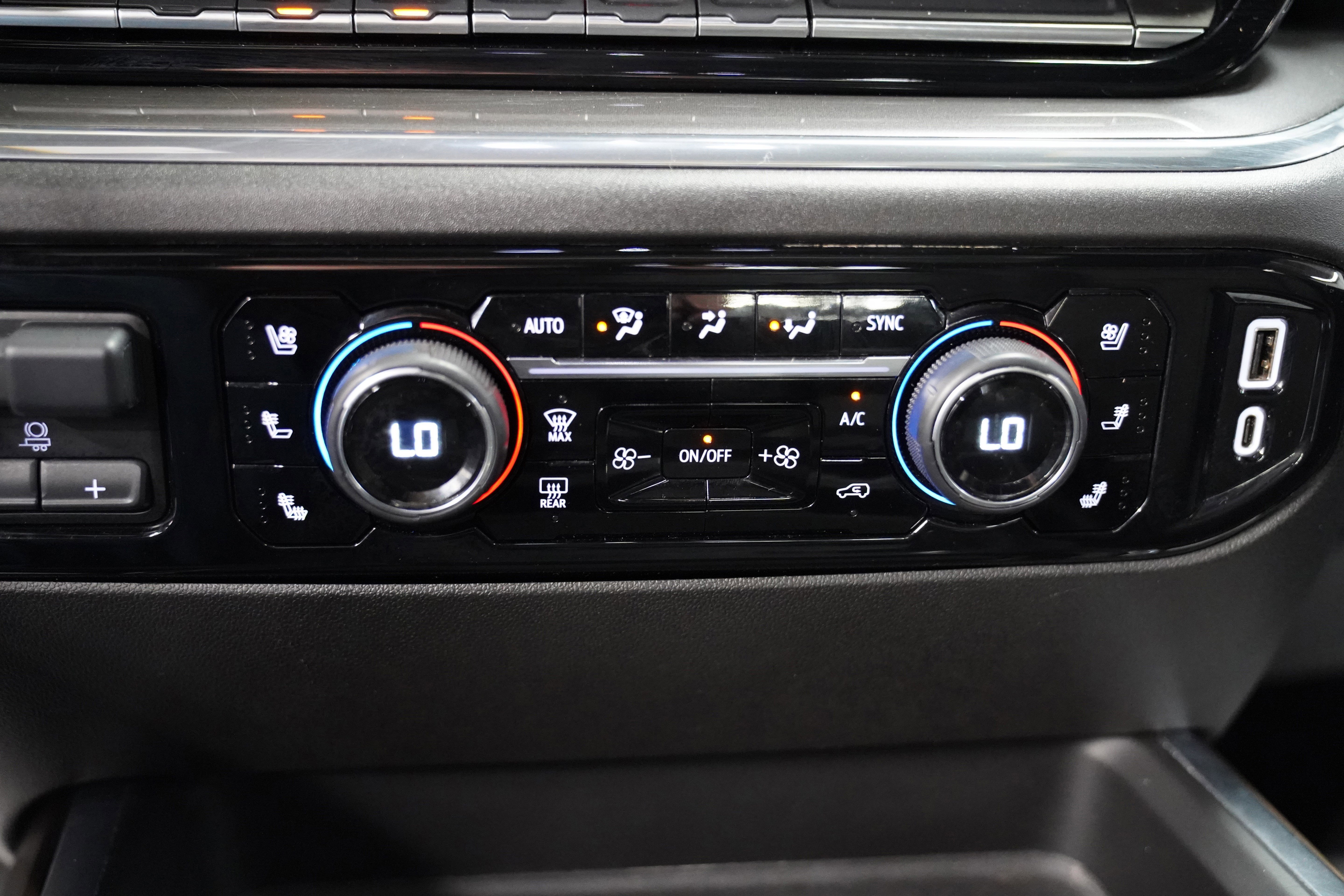 Used 2024 Chevrolet Silverado 3500 High Country w/ High Country Premium Package image 21