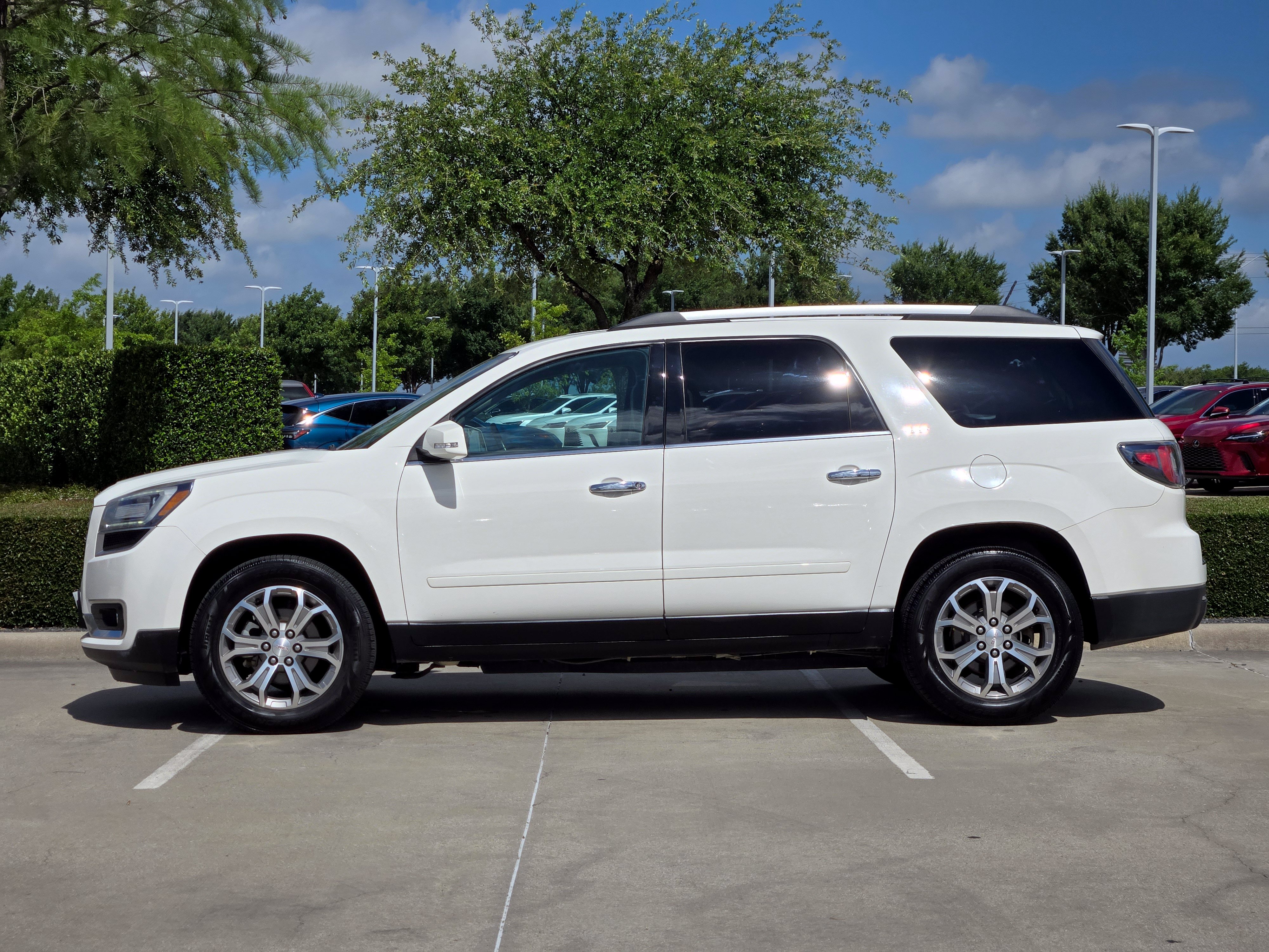 Used 2015 GMC Acadia SLT FWD image 2